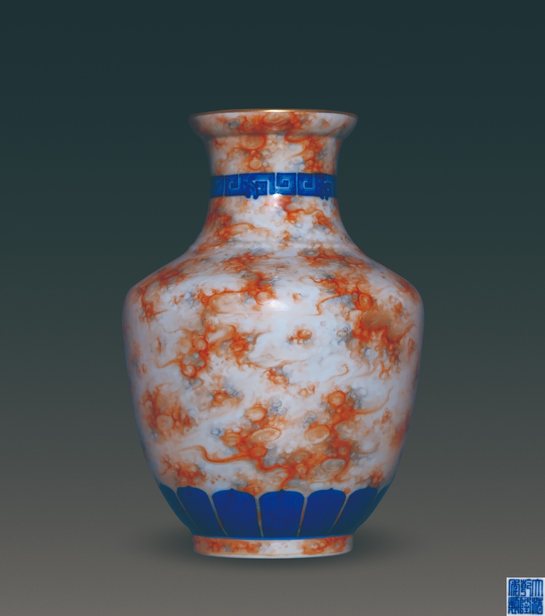 A fine blue and white vase, yuhuchunping Seal mark and