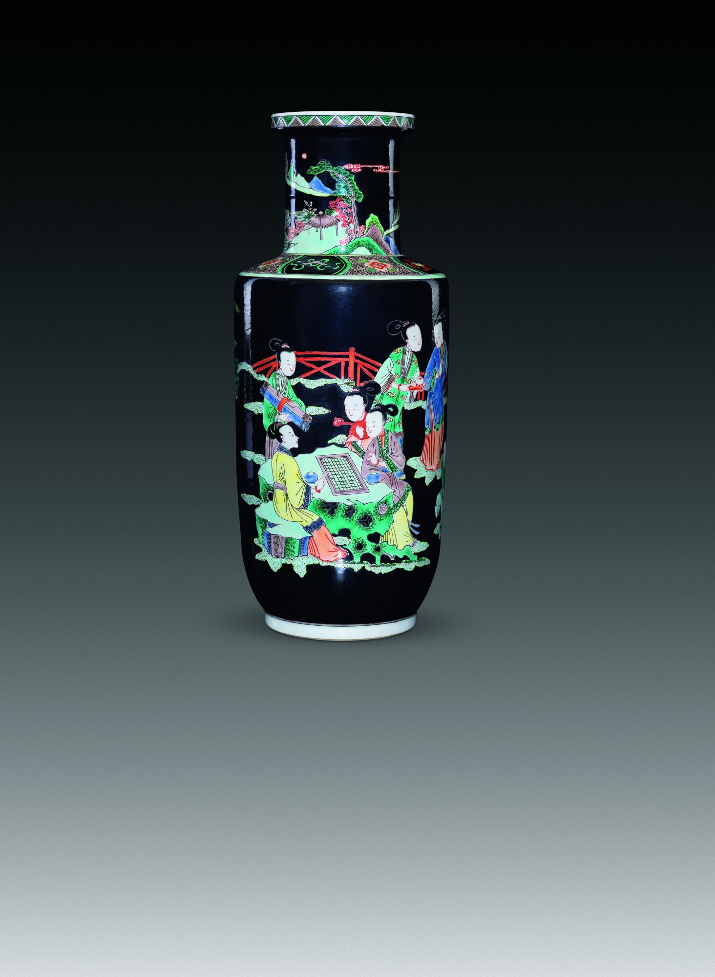 清康熙墨地五彩人物故事纹棒槌瓶- 御承拍卖